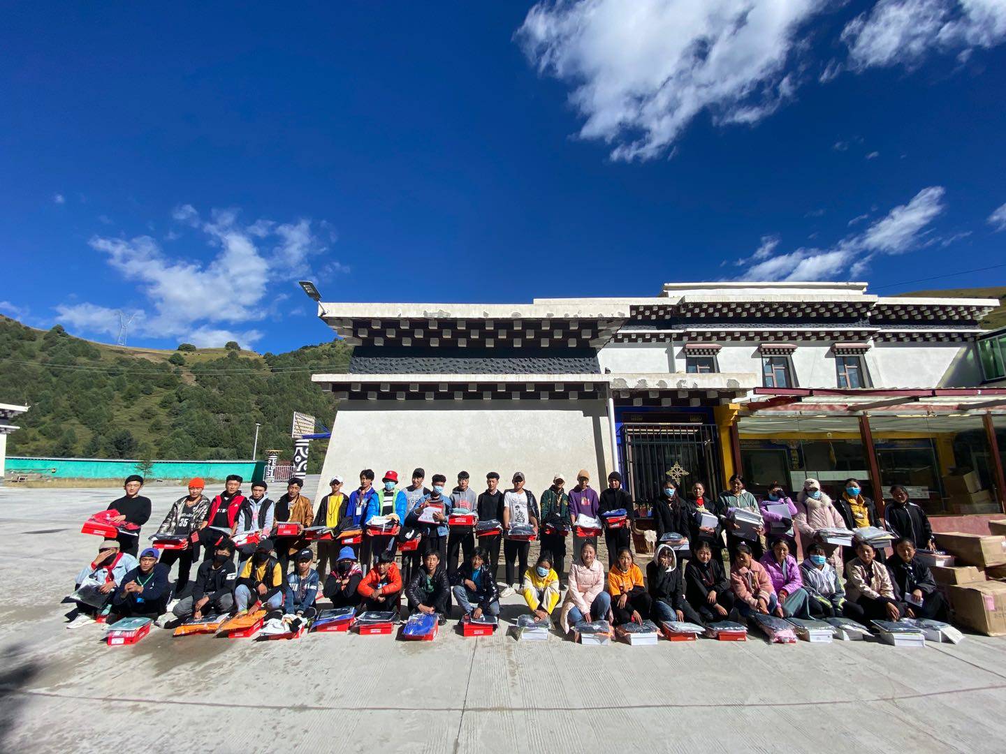 重庆彦霖茶文化有限公司公益回顾丨家国同欢月同圆 温暖满载甘孜州(图8) 重庆彦霖茶文化有限公司公益回顾丨家国同欢月同圆 温暖满载甘孜州(图8)